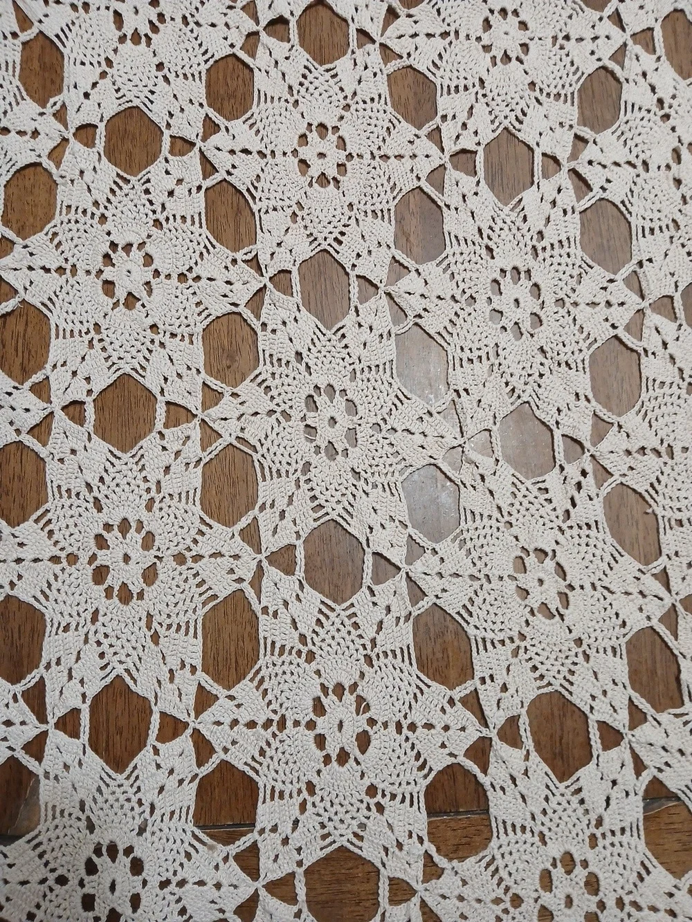Vintage Handmade Crochet Lace Cotton Ecru Bed Coverlet Scallop Tablecloth 108x50